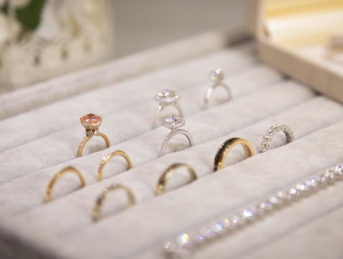 Wedding online jewelry rental